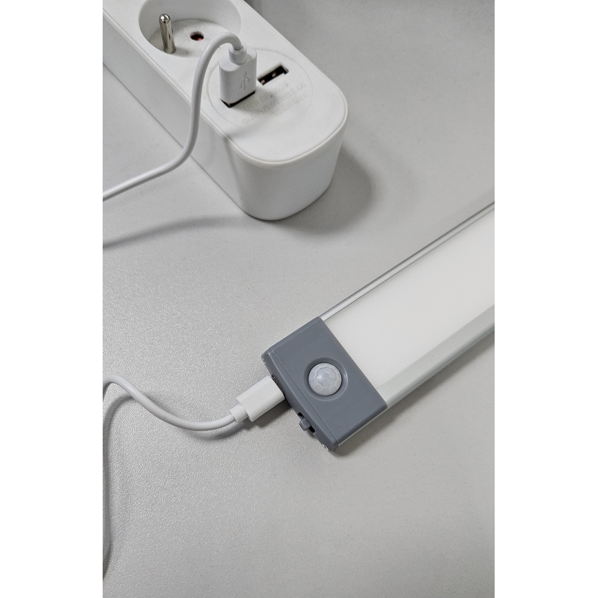 LED Laetav mööblivalgusti anduriga LED/2,5W/5V USB 800 mAh 4200K 32,5 cm