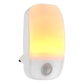 LED Navigatsioontuli pistikupessa koos liikumis- ja hämardusanduriga LED/0,55W/230V valge