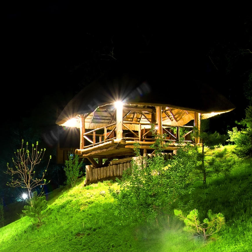 LED Päikesepaneeliga prožektor koos anduriga TRIO LED/0,6W/3,7V 1200 mAh IP44
