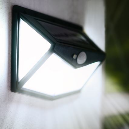 LED Päikesepaneeliga seinavalgusti koos anduriga LED/1W/3,7V 6500K IP44