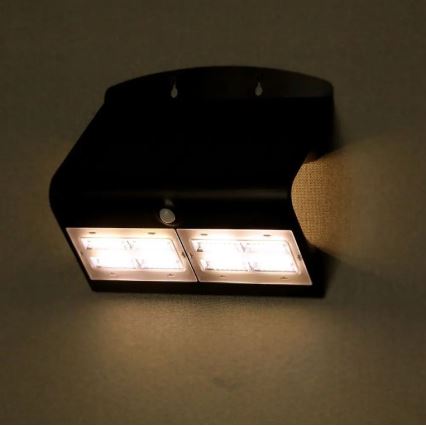 LED Päikesepaneeliga seinavalgusti koos anduriga LED/7W/3,7V 4000K IP65 must