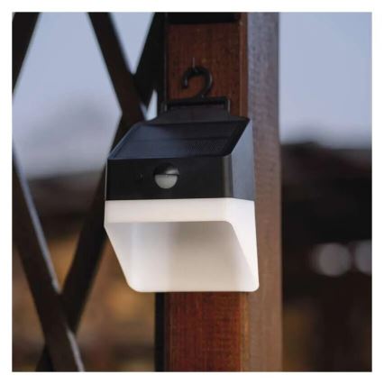 LED Päikesepaneeliga seinavalgusti koos anduriga LUMI LED/3,7W IP65 must