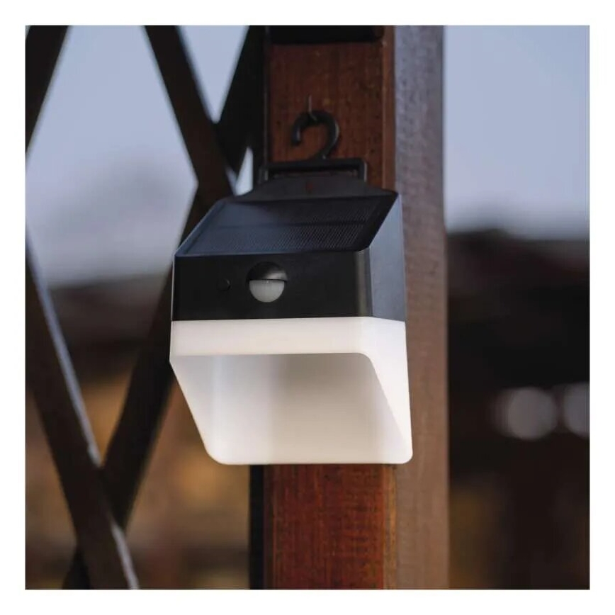 LED Päikesepaneeliga seinavalgusti koos anduriga LUMI LED/3,7W IP65 must