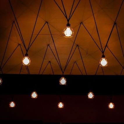 LED Pirn FILAMENT G95 E27/6W/230V 3000K