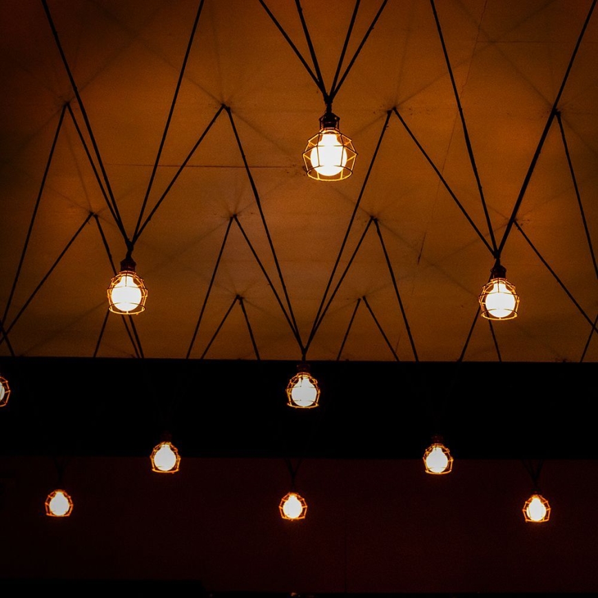 LED Pirn FILAMENT G95 E27/6W/230V 3000K