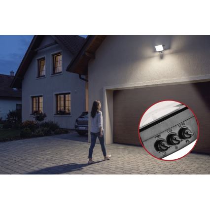 LED-reflektor liikumis- ja hämarussensoriga TAMBO EVO LED/30W/230V 4000K IP44 must