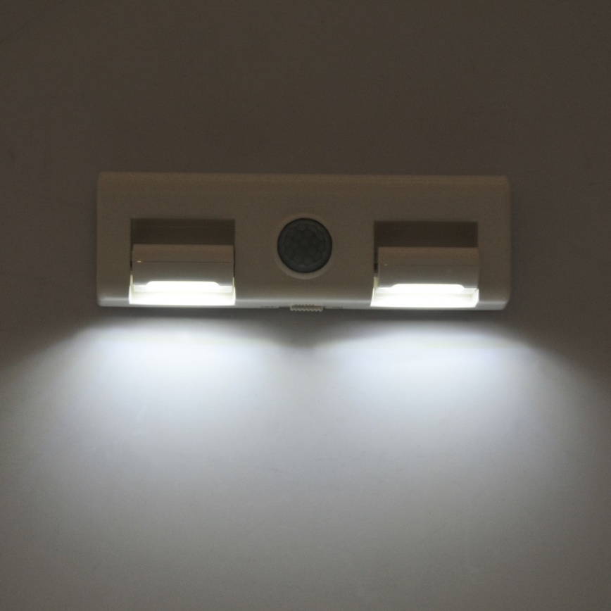 LED Seinavalgusti anduriga LED/3xAA/4,5V