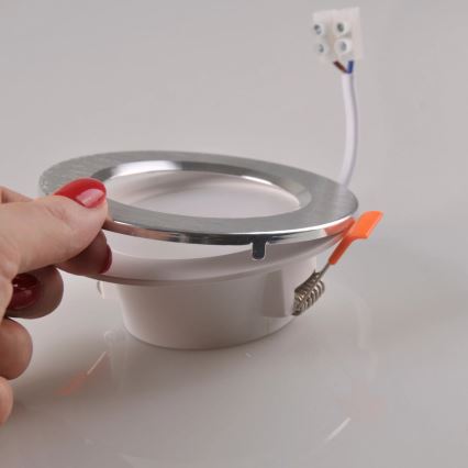 LED Süvistatav valgusti ZOE LED/4,8W/230V hõbe