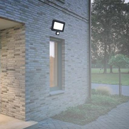 LED Väliprožektor anduriga LED/50W/230V 4000K IP44 must