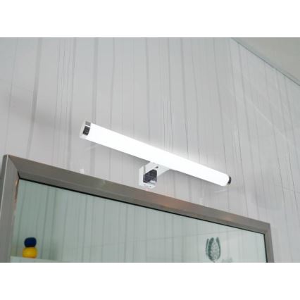 LED vannitoapeegli valgusti LED/8W/230V 30 cm IP44 läikiv kroom