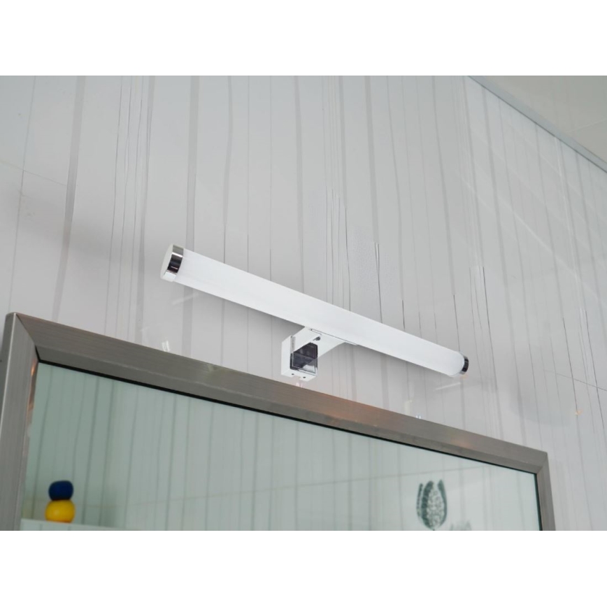 LED vannitoapeegli valgusti LED/8W/230V 30 cm IP44 läikiv kroom