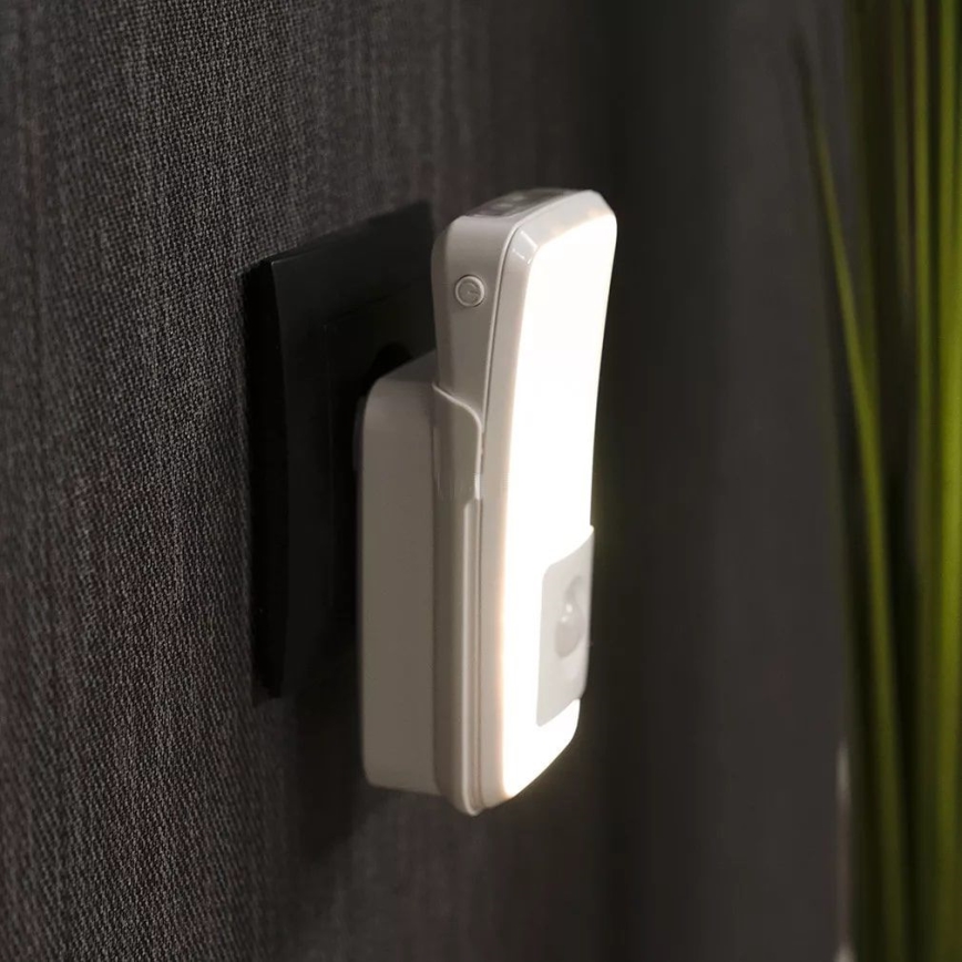 Ledvance - LED Liikumisanduriga valgusti pistikupessa LUNETTA LED/2W/230V