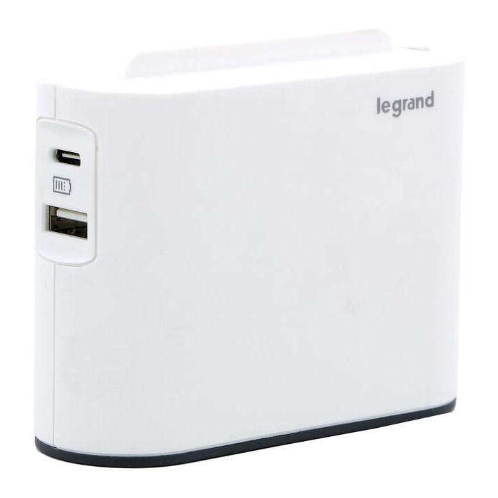 Legrand 049401 - Pistikupesa jaotur 2Z Tüüp C + USB-A + USB-C valge