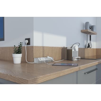 Legrand 049406 - Pikendusjuhe 3Z Tüüp E + USB-A + USB-C 1m hõbedane/valge