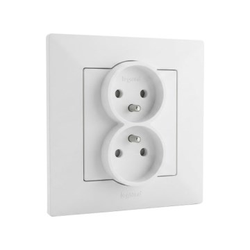 Legrand - Topeltpistikupesa koduseks kasutamiseks raamiga NILOE STEP 250V valge