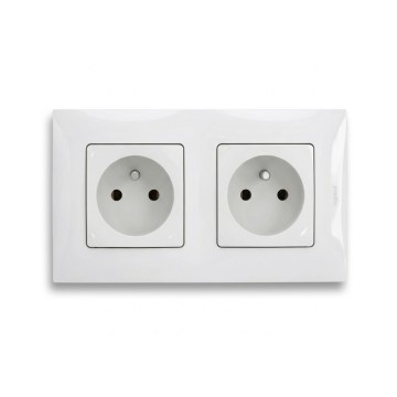 Legrand - Topeltseinapistikupesa raamiga NILOE 250V valge