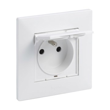 Legrand - Välipistikupesa raamiga NILOE STEP 250V IP44 valge