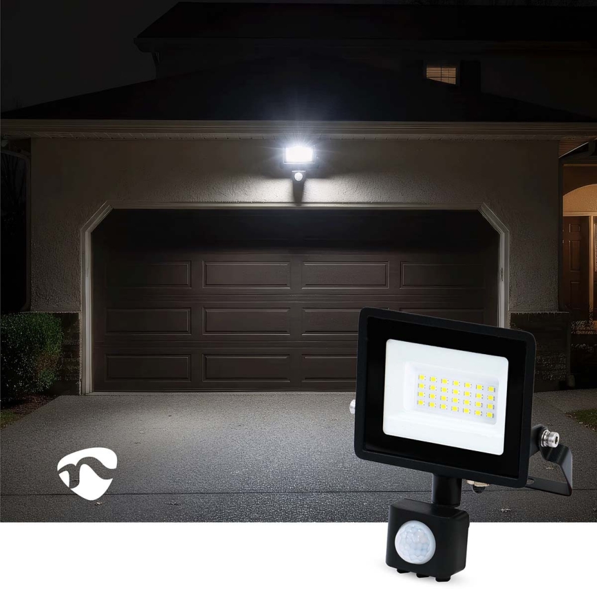 LED-reflektor pistikuga, liikumis- ja hämarusanduriga LED/20W/230V IP44