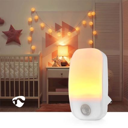 LED Navigatsioontuli pistikupessa koos liikumis- ja hämardusanduriga LED/0,55W/230V valge