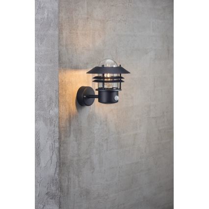 Nordlux - Väli seinavalgusti koos anduriga BLOKHUS 1xE27/60W/230V IP54 must