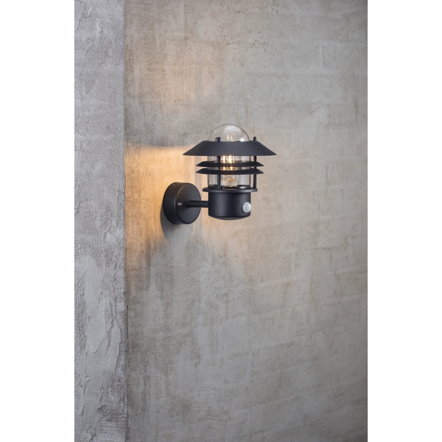 Nordlux - Väli seinavalgusti koos anduriga BLOKHUS 1xE27/60W/230V IP54 must