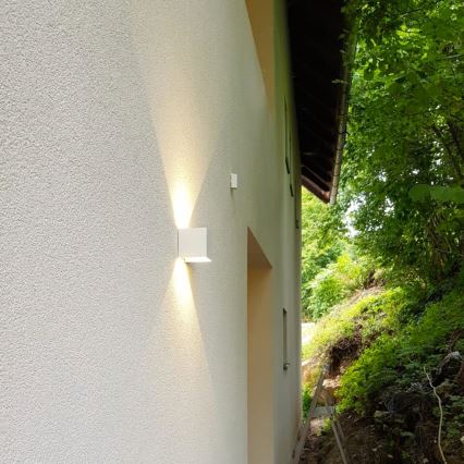 LED Välisvalgusti seinale CUBE 2xLED/3W/230V IP54 valge