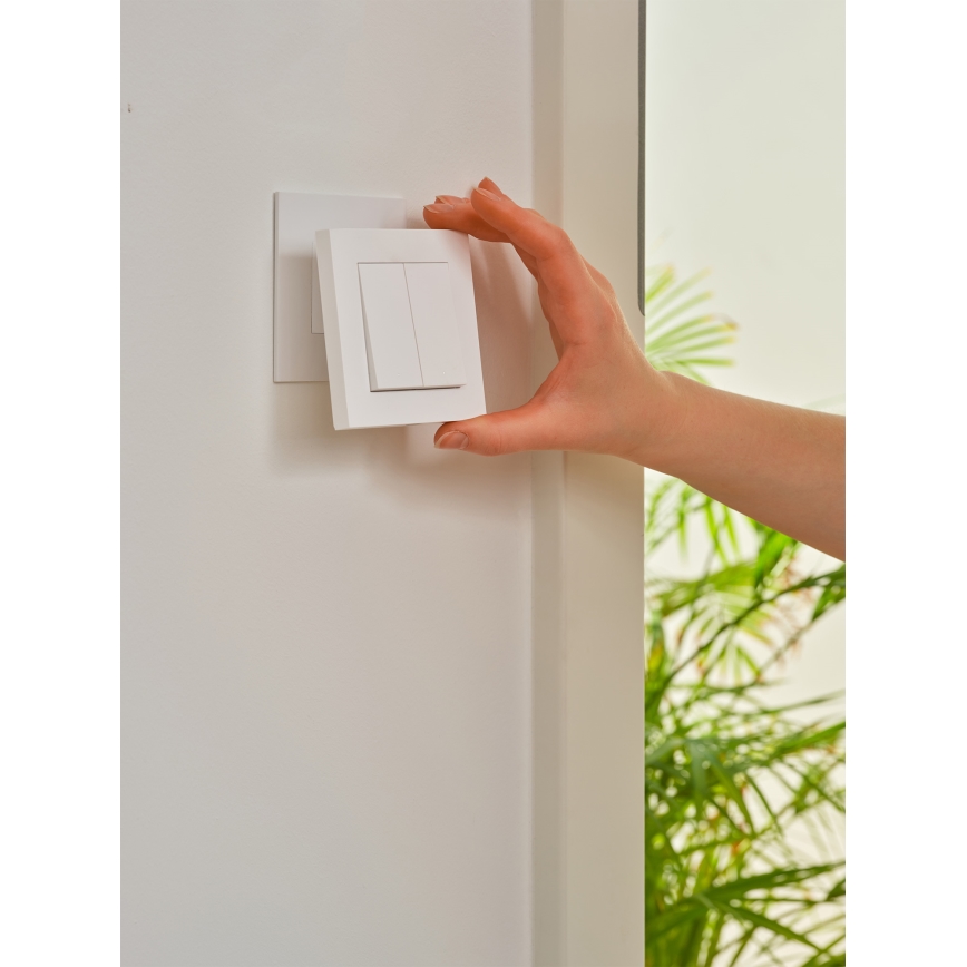 Osram - 2-nupuline traadita SMART+ lüliti 5V Wi-Fi
