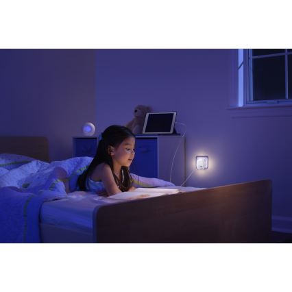 Osram - LED öölamp pistikusse anduriga ja USB-pordiga LUNETTA LED/12,5W/230V valge