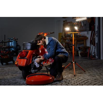 Osram - LED-prožektor statiiviga TRIPOD 2xLED/20W/230V IP65