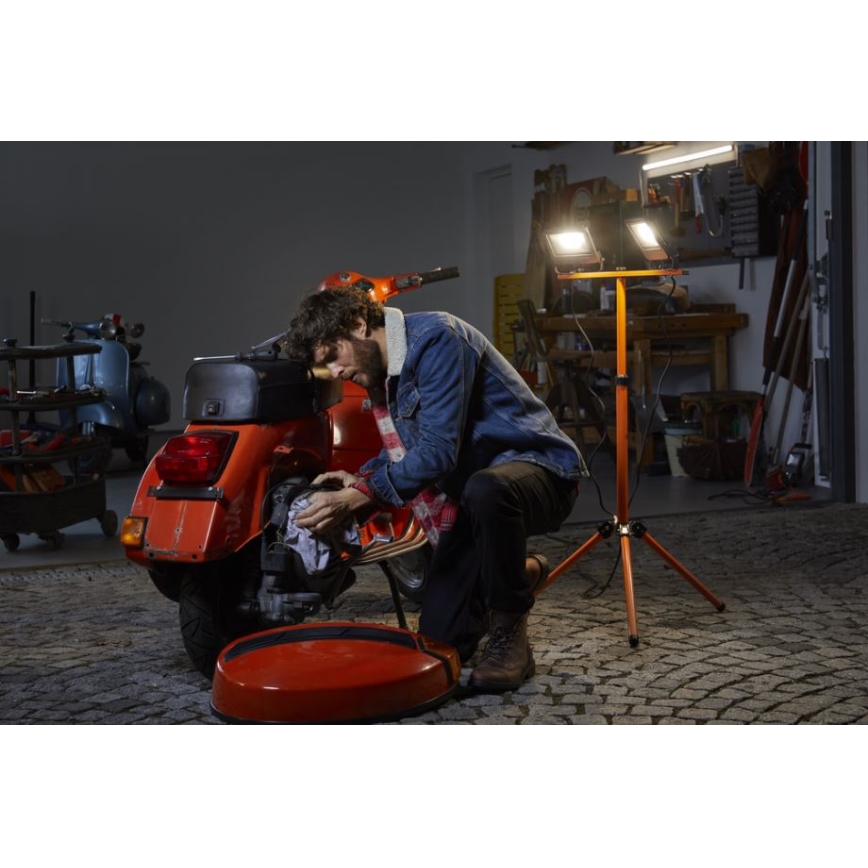 Osram - LED-reflektor koos TRIPOD-kinnitusega 2xLED/50W/230V IP65