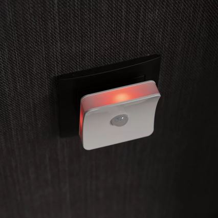 Osram - LED RGB pistikupessa ühendatav orientatsioonivalgusti anduriga LUNETTA LED/0,3W/230V