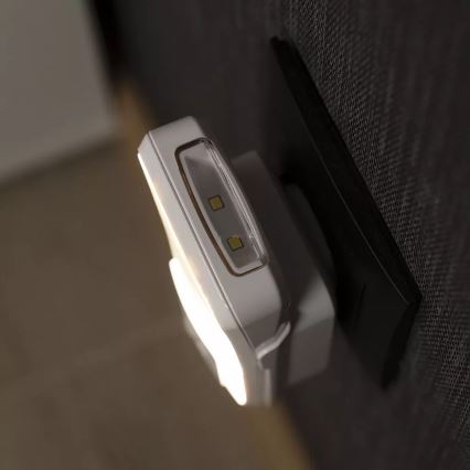 Osram - LUNETTA LED/2W/230V pistikusse paigaldatav öövalgusti sensoriga