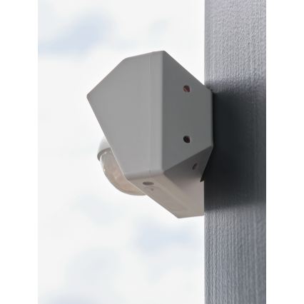 Osram - Välitingimustele mõeldud päikeseenergial töötav liikumisandur SMART+ 3,7 V valge IP65 Wi-Fi 800 mAh