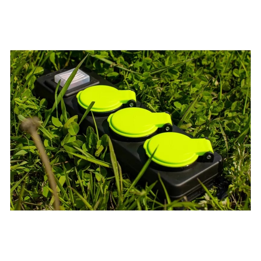 Pikendusjuhe lülitiga, 3-pesaga, 3 m, IP44