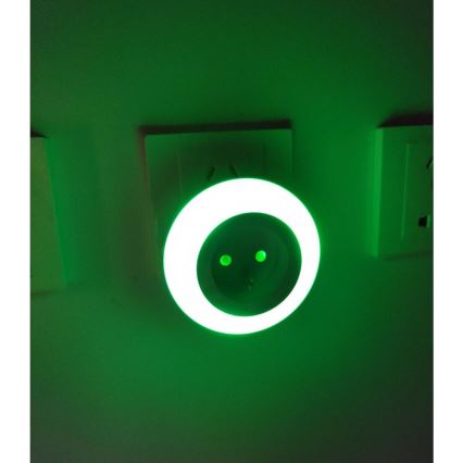 LED Navigatsioonivalgusti hämaraanduri ja pistikupesaga LED/0,6W/230V