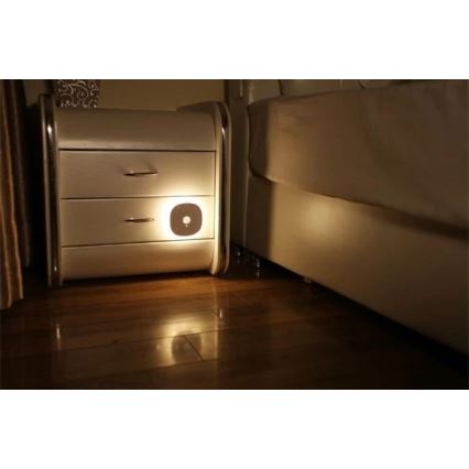 LED Öövalgusti anduriga LED/0,45W/3xAAA 3000K valge