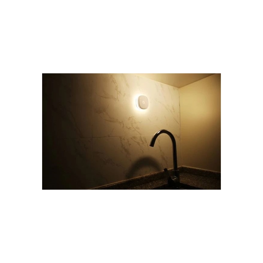 LED Öövalgusti anduriga LED/0,45W/3xAAA 3000K valge