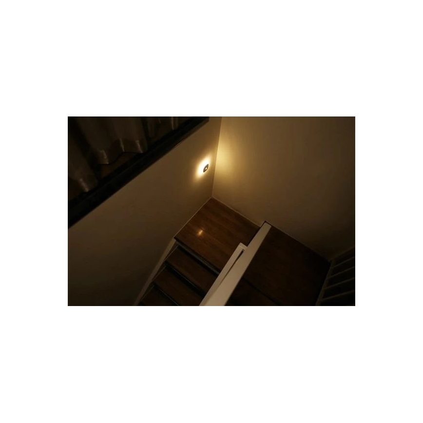 LED Öövalgusti anduriga LED/0,45W/3xAAA 3000K valge