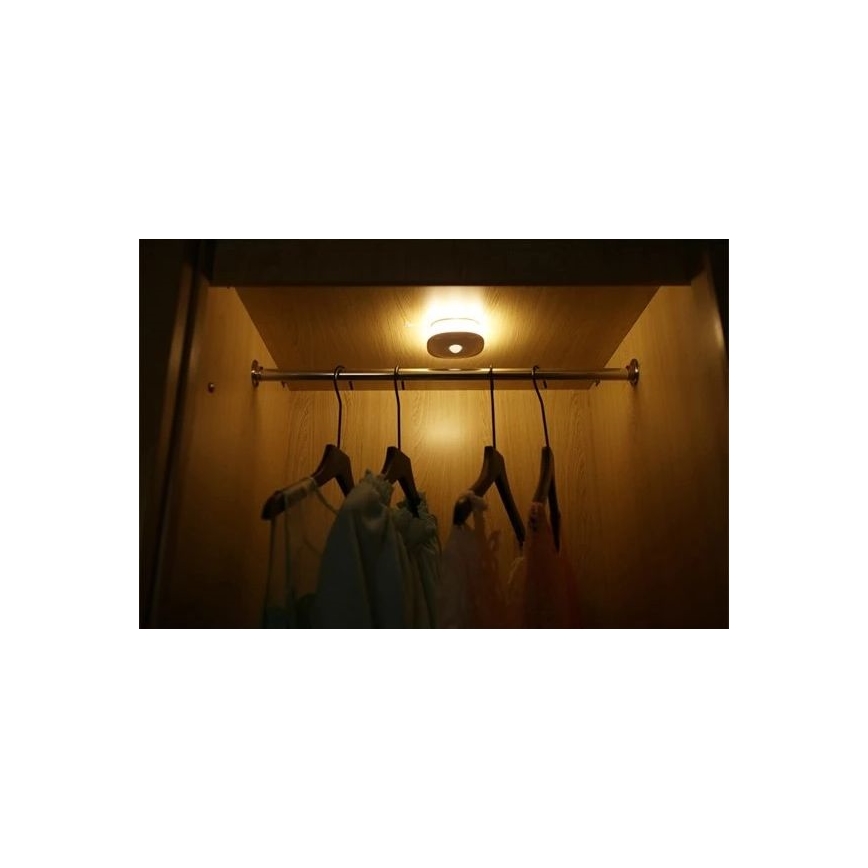LED Öövalgusti anduriga LED/0,45W/3xAAA 3000K valge
