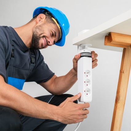 Lauakinnitusega pikendusjuhe 3 pistikupesaga E-tüüpi + 2xUSB-A + 1xUSB-C 1,5m valge