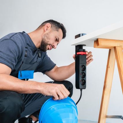 Lauale kinnitatav pikendusjuhe, 3× pistikupesa (tüüp E) + 2× USB-A + 1× USB-C, 1,5 m, must