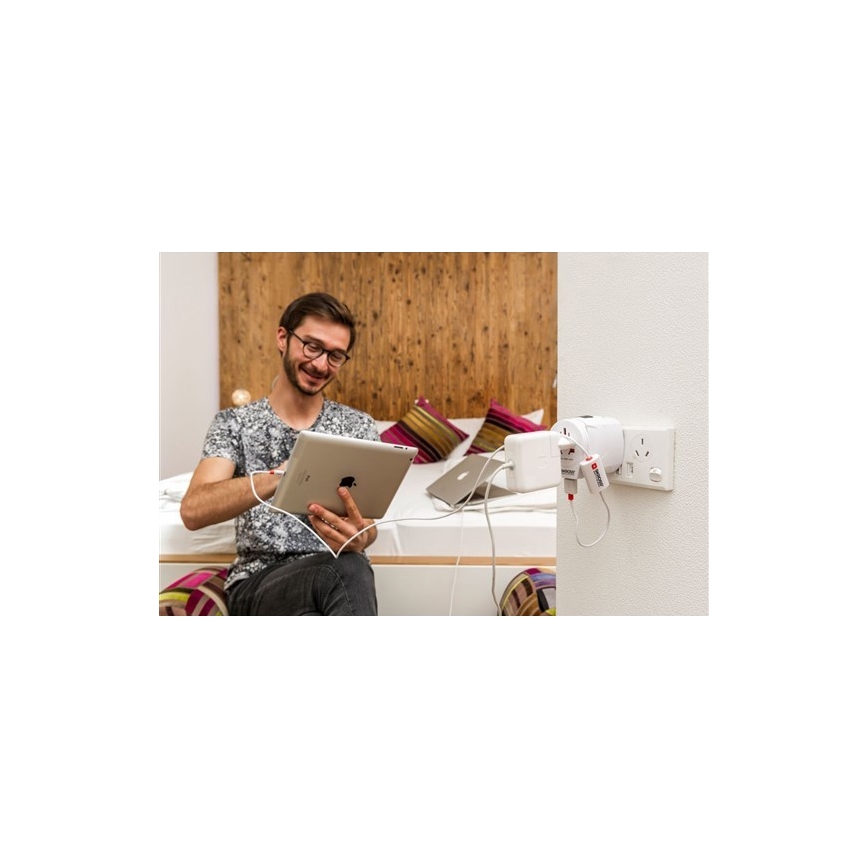 Universaalne adapter kogu maailmale 230V + USB port