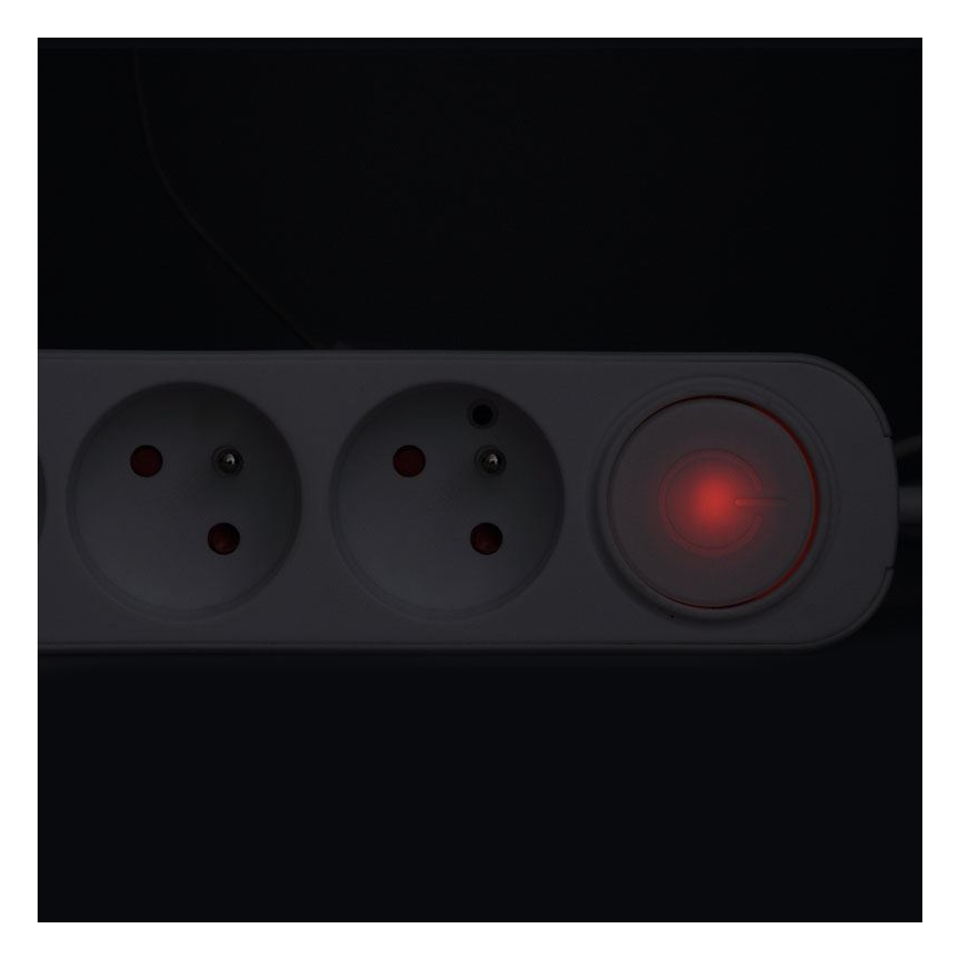 Pikendusjuhe 3-pesaga, lülitiga ja USB-A/USB-C laadimisega, 2 m