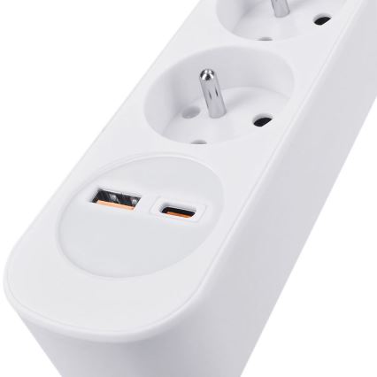 Pikendusjuhe 3-pesaga, lülitiga ja USB-A/USB-C laadimisega, 2 m