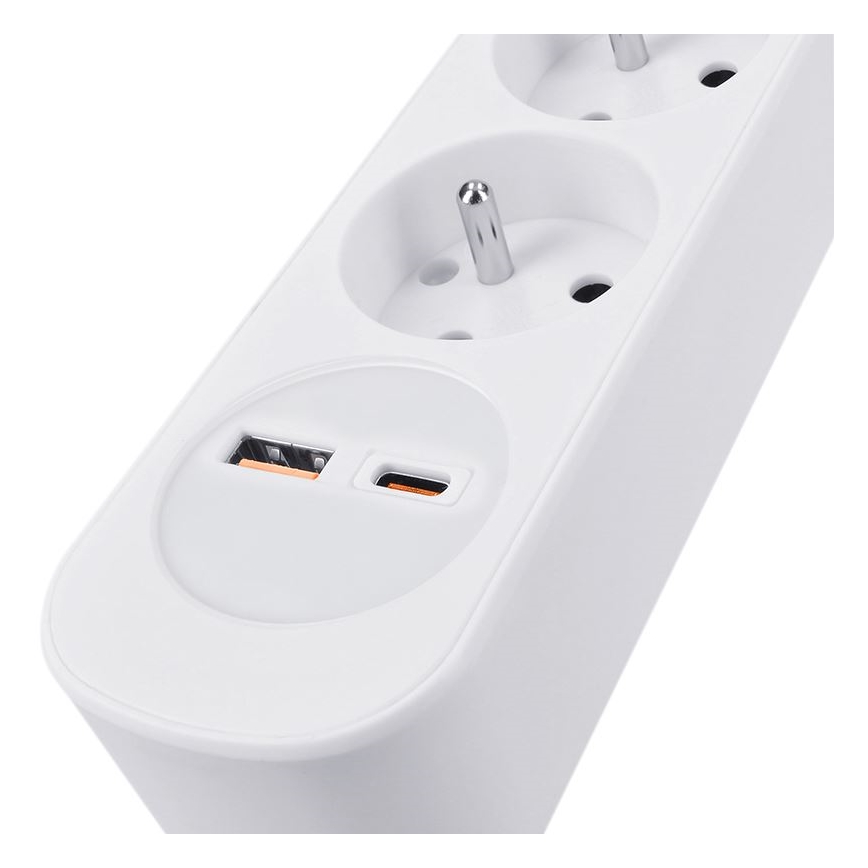 Pikendusjuhe 3-pesaga, lülitiga ja USB-A/USB-C laadimisega, 2 m