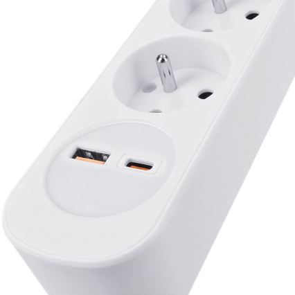 3 m pikendusjuhe viie pistikupesaga, lülitiga ja USB-A ning USB-C laadimisega