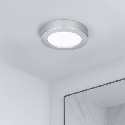 LED pinnapealne/süvistatav paneel 2-ühes LED/12W/230V 3000/4000/6000K Ø 17 cm IP54 hõbedane