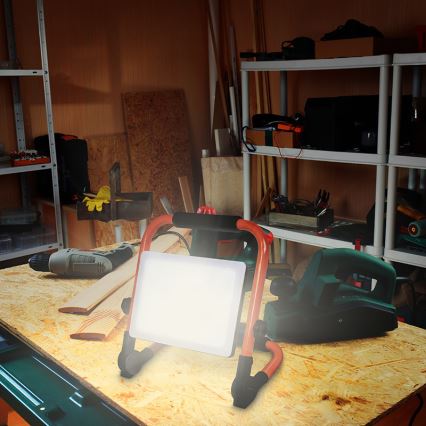 LED-reflektor statiiviga LED/100W/230V 4000K IP65