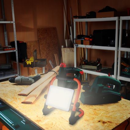 LED-prožektor statiiviga LED/30W/230V 4000K IP65