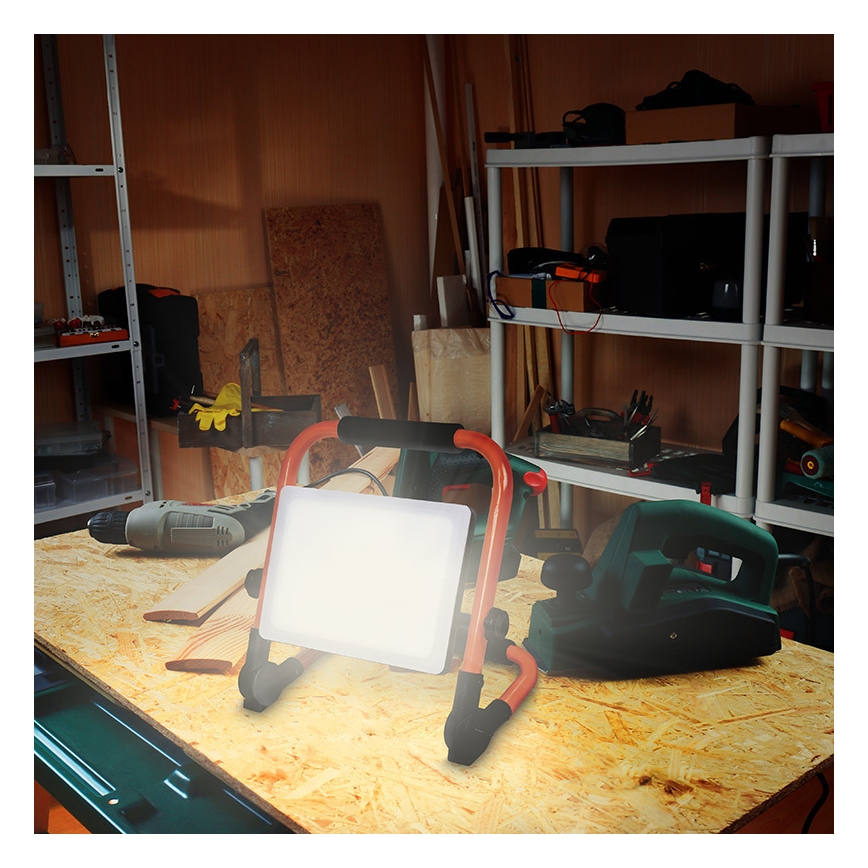 LED reflektor statiiviga LED/50W/230V 4000K IP65